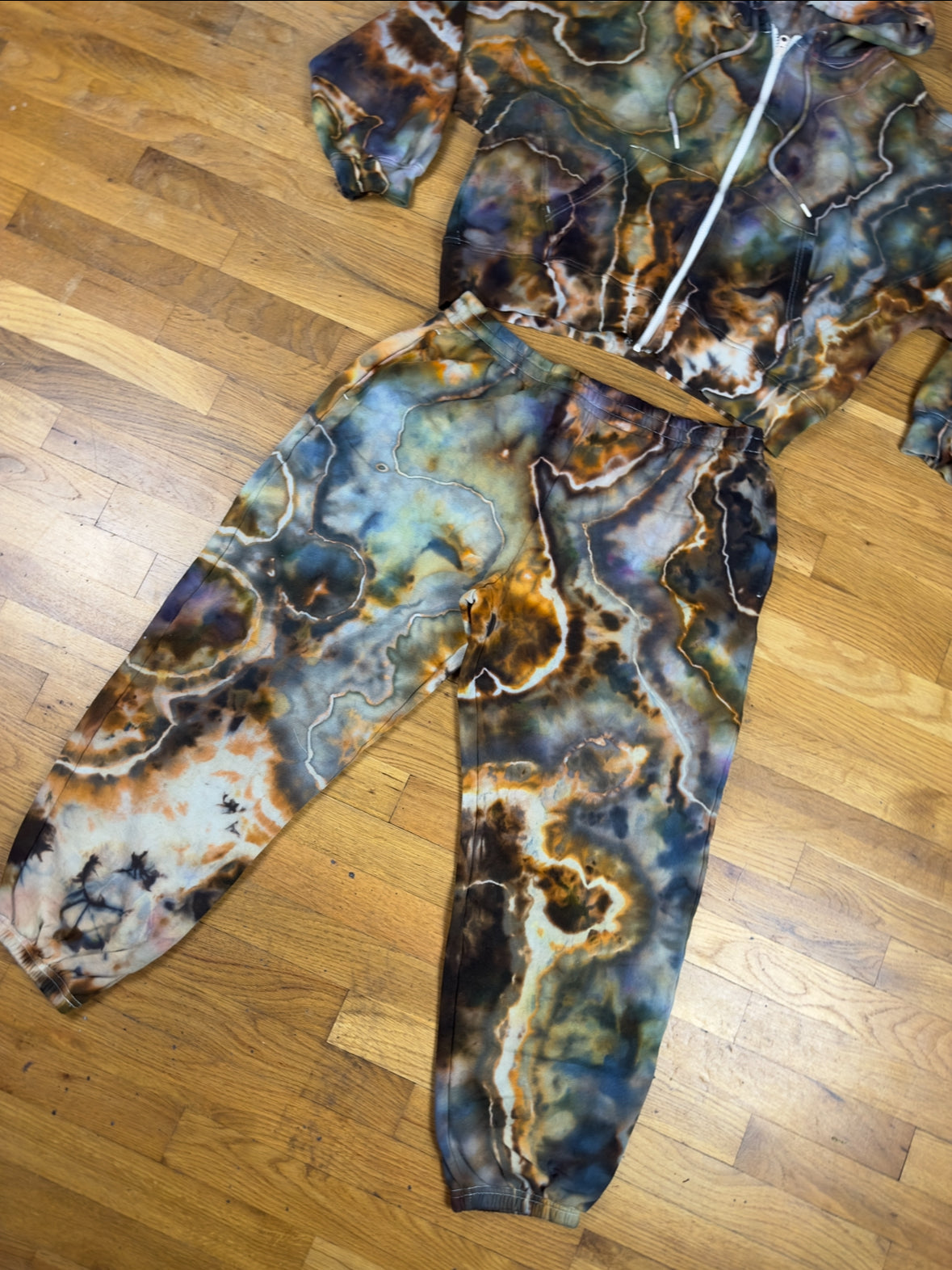 Sweatsuit - LARGE