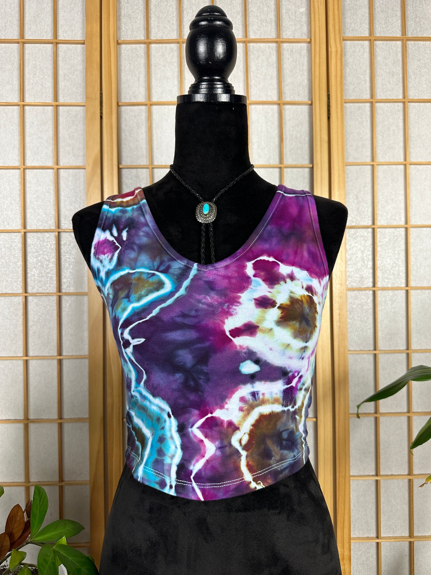 V Neck Crop - MEDIUM